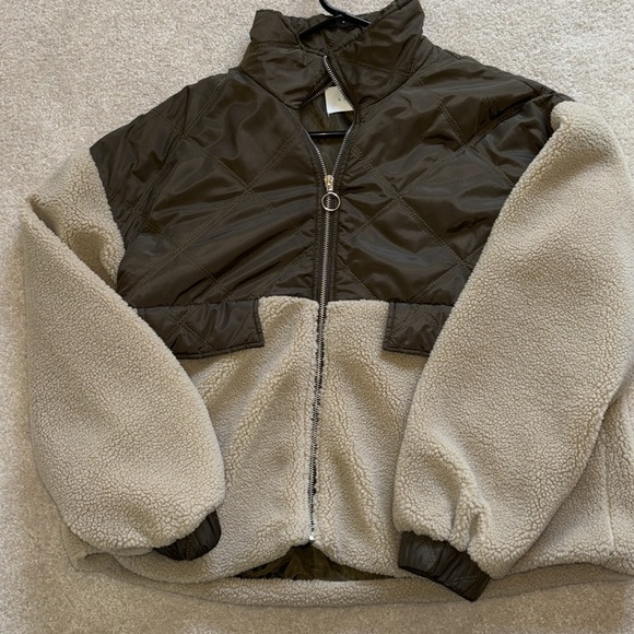 Lush Jackets & Blazers - Sherpa/Teddy zip up green and cream jacket size Large